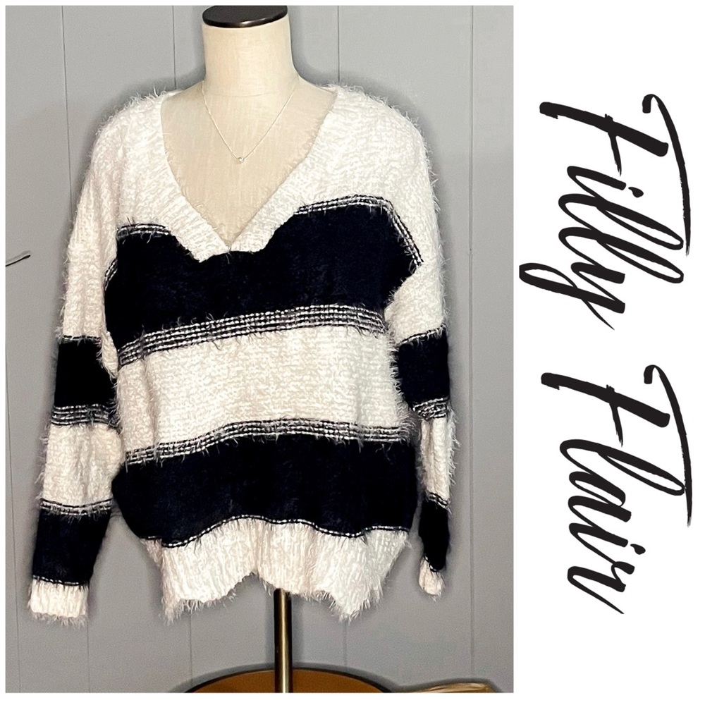 Filly flair blck and white sweater